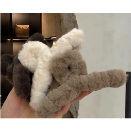 Korean autumn and winter new furry grab clip, large size, warm back of the head, spoon shaped hair clip, imitation rabbit hair grab  Shark clip girl