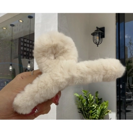 Korean autumn and winter new furry grab clip, large size, warm back of the head, spoon shaped hair clip, imitation rabbit hair grab  Shark clip girl